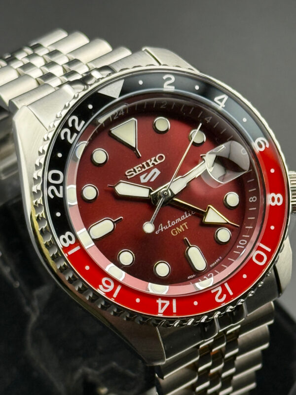 Seiko 5 GMT Passion RED (Limited Edition)