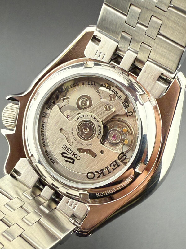 Seiko 5 GMT Passion RED (Limited Edition) - Image 5