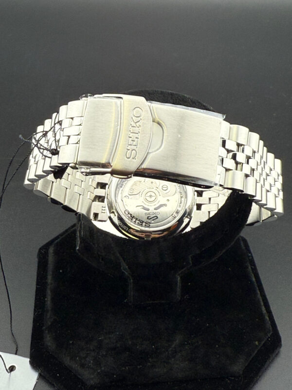 Seiko 5 GMT Passion RED (Limited Edition) - Image 6
